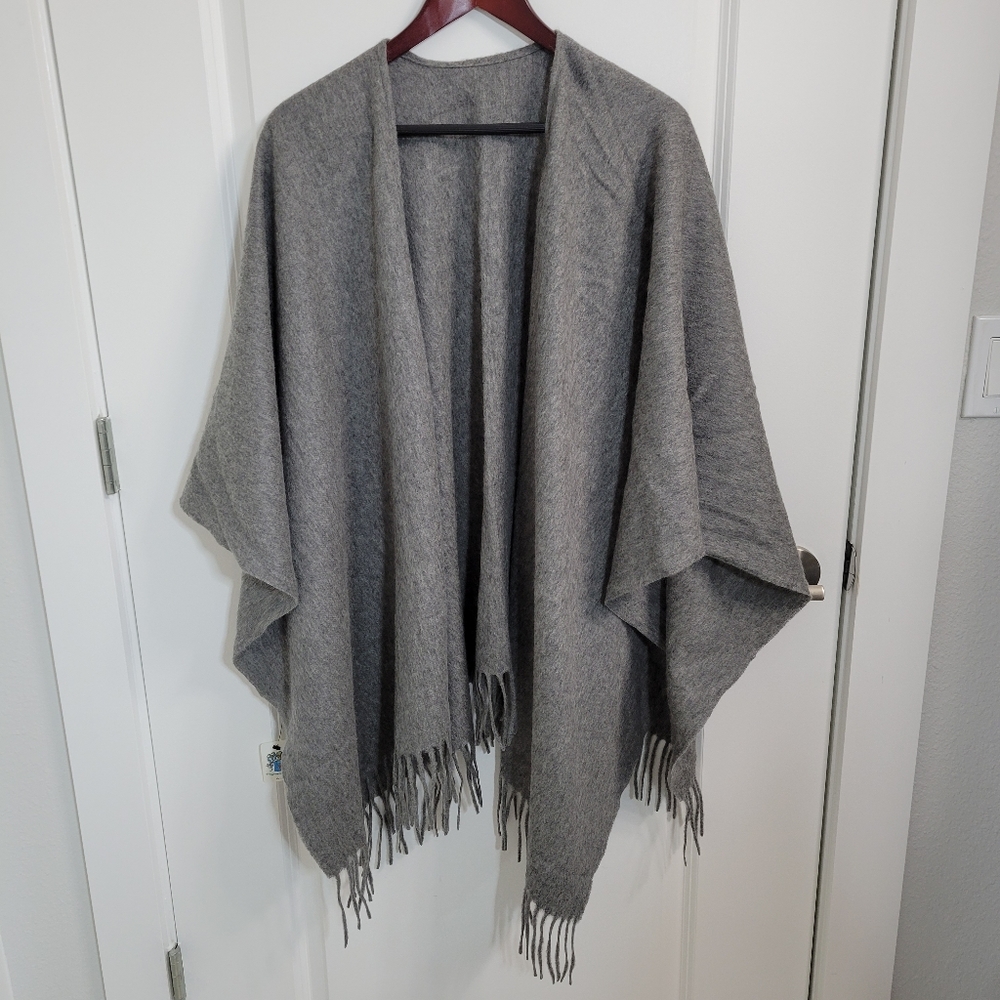 NWT Portolano Fringed 100% Wool Ruana Wrap Shawl Poncho Gray